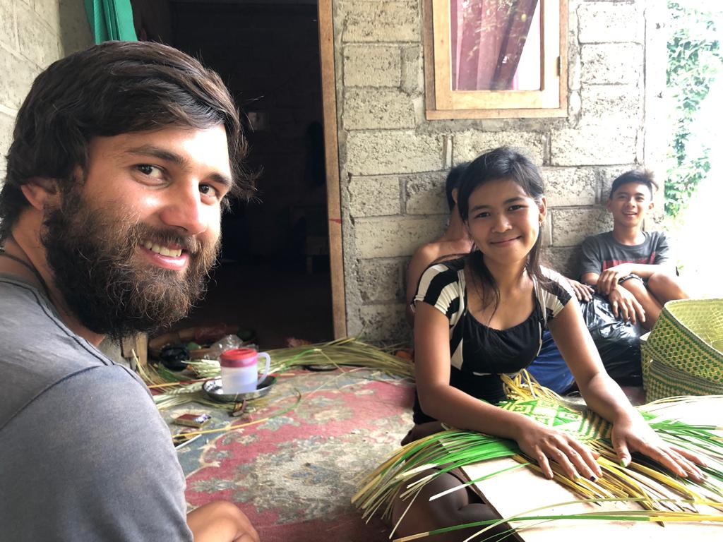 Karlík a místní lidí na Bali