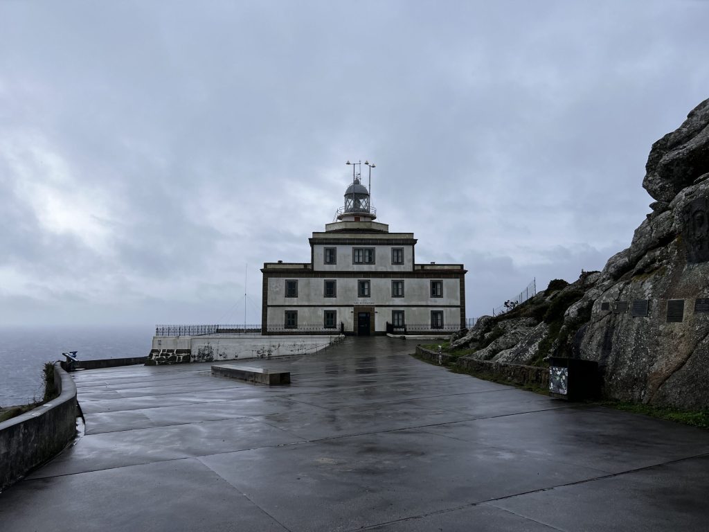 Maják na Finisterra je ikonickou stavbou